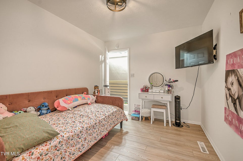 Photo #40: 916 Starling Drive