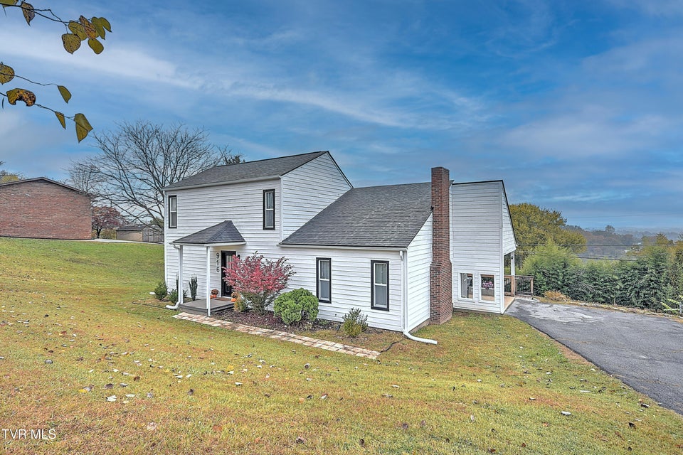 Photo #4: 916 Starling Drive