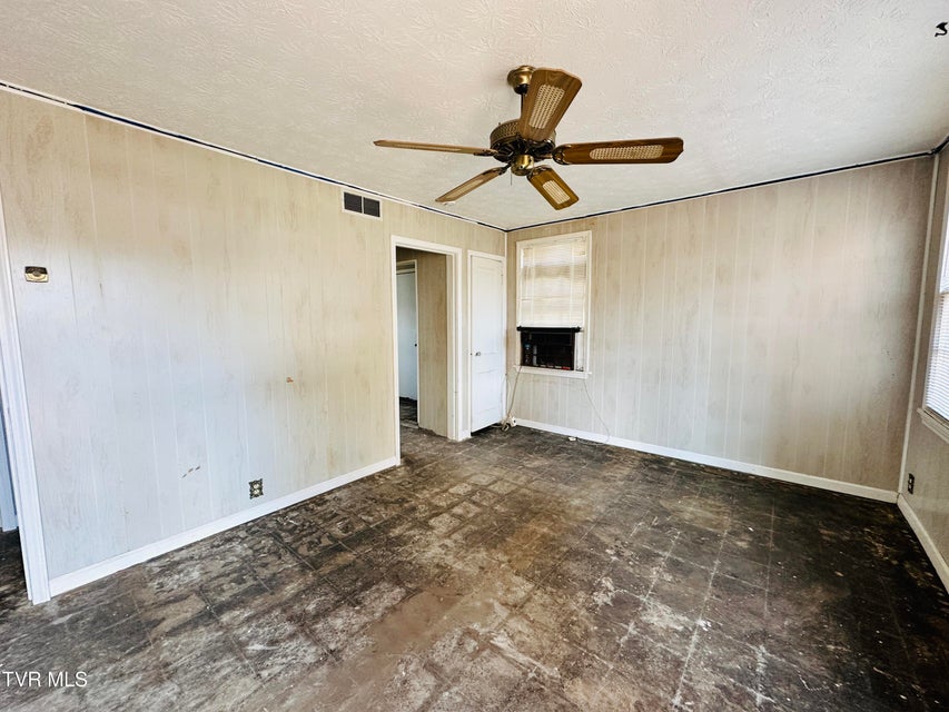 Photo #2: 365 Sewanee Avenue