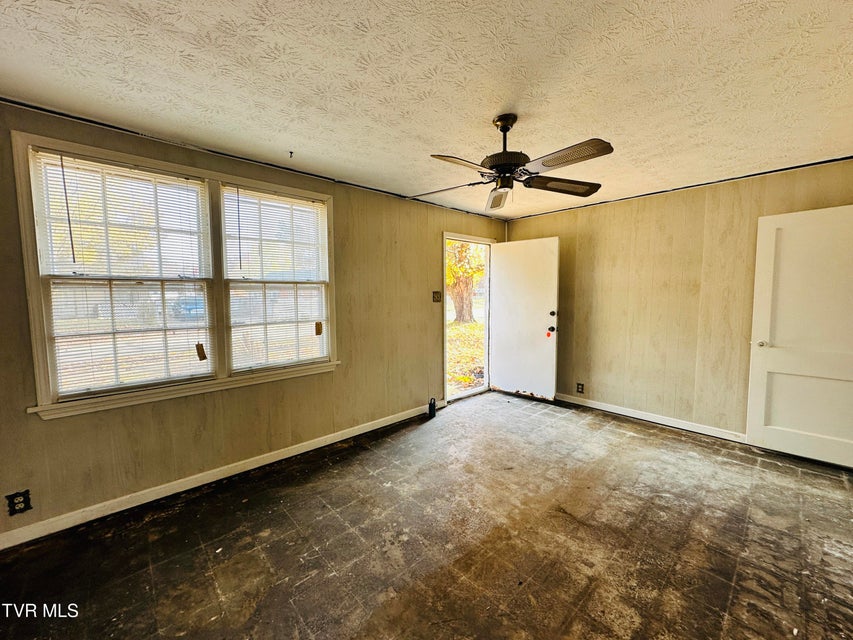 Photo #4: 365 Sewanee Avenue