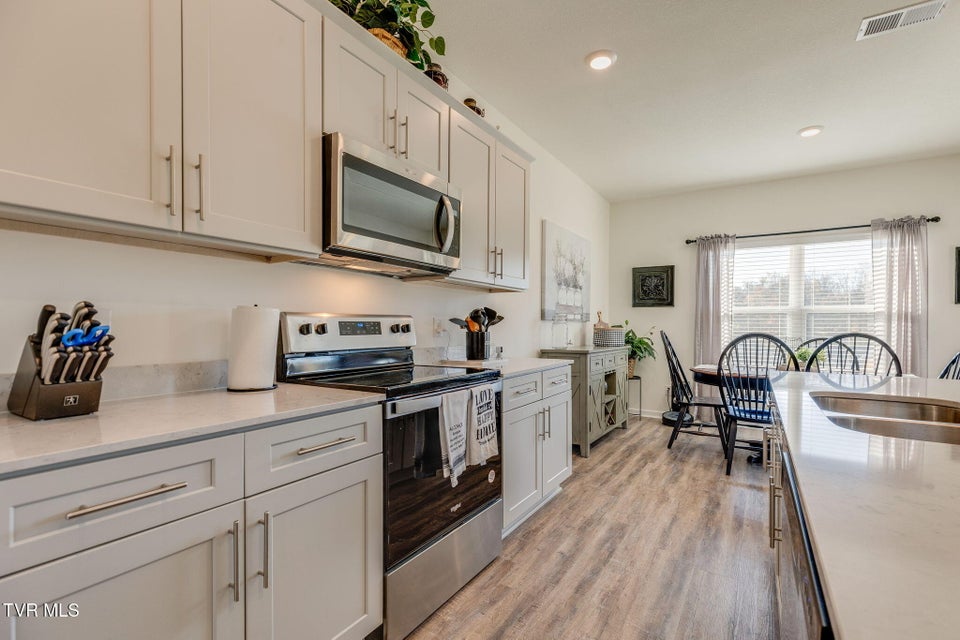 Photo #12: 570 Sedgewick Way