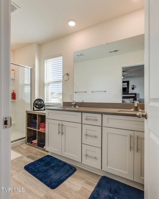 Photo #18: 570 Sedgewick Way