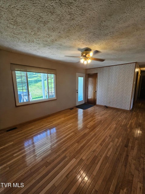 Photo #27: 165 Sun Valley Street