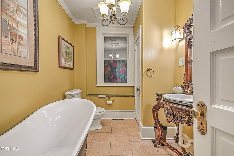 Photo #32: 529 Taylor Street