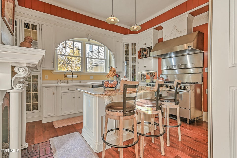 Photo #34: 529 Taylor Street