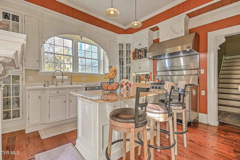 Photo #35: 529 Taylor Street