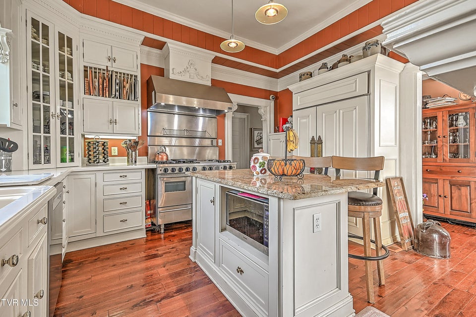 Photo #36: 529 Taylor Street