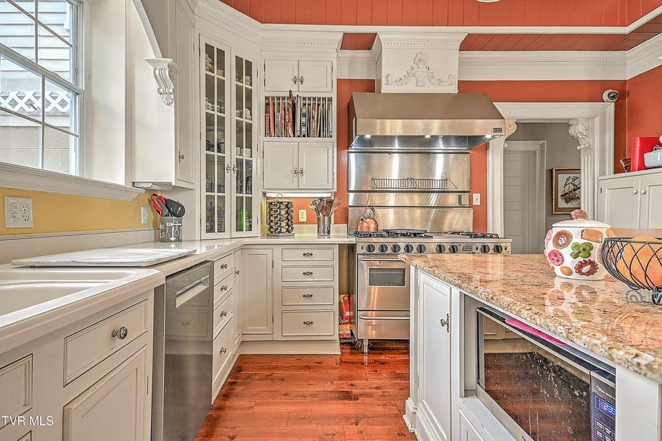 Photo #38: 529 Taylor Street