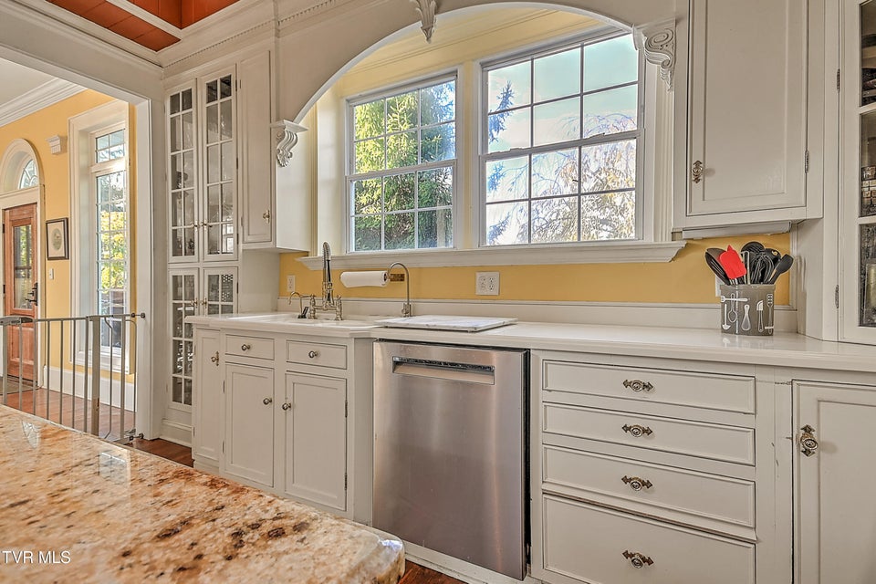 Photo #39: 529 Taylor Street