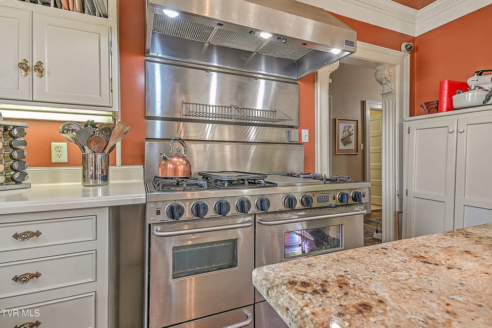 Photo #40: 529 Taylor Street