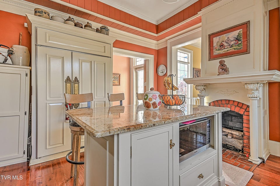 Photo #41: 529 Taylor Street