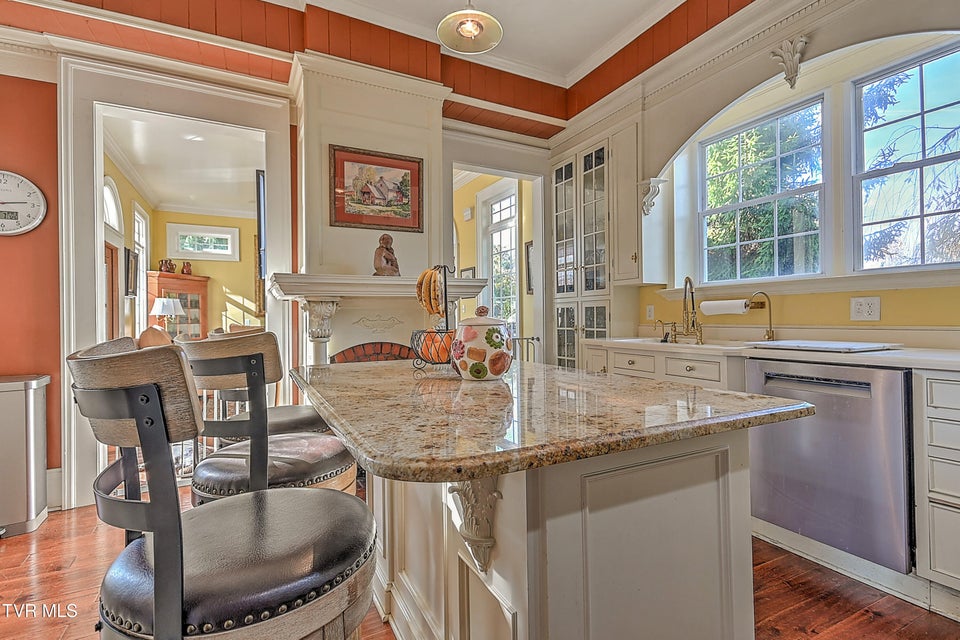 Photo #43: 529 Taylor Street