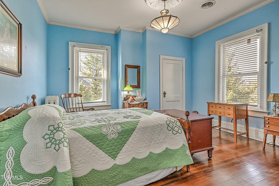 Photo #46: 529 Taylor Street