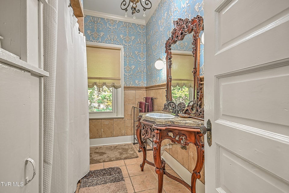 Photo #47: 529 Taylor Street