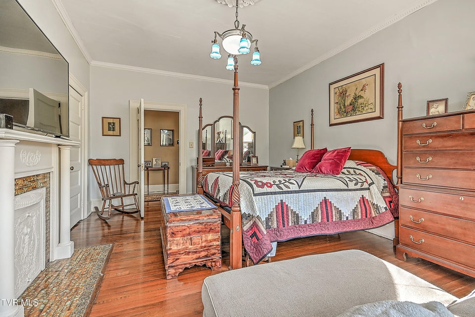 Photo #49: 529 Taylor Street