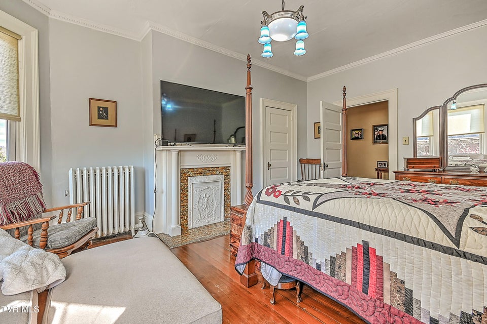 Photo #50: 529 Taylor Street