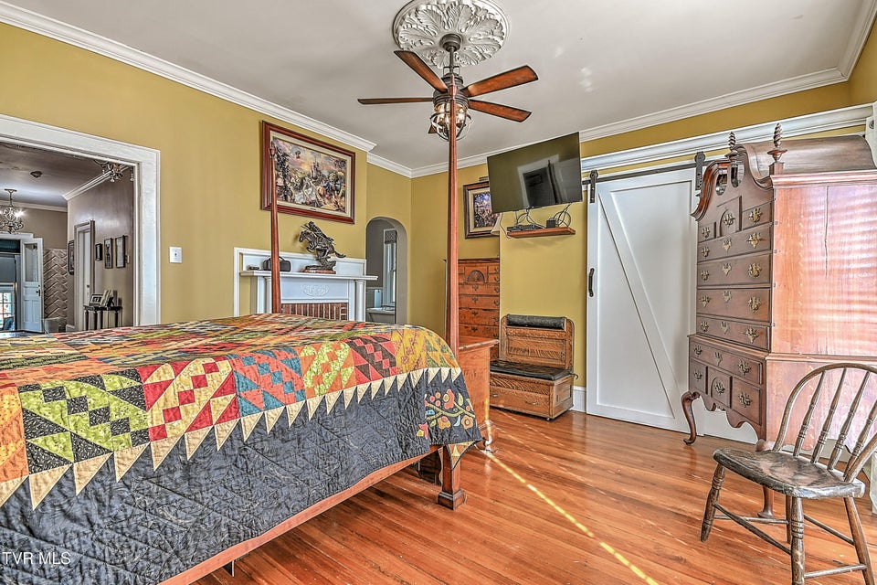 Photo #53: 529 Taylor Street