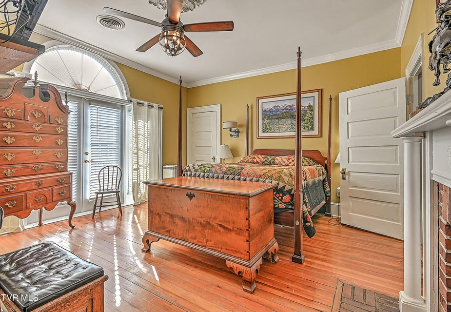 Photo #55: 529 Taylor Street