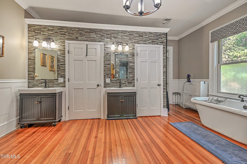 Photo #56: 529 Taylor Street