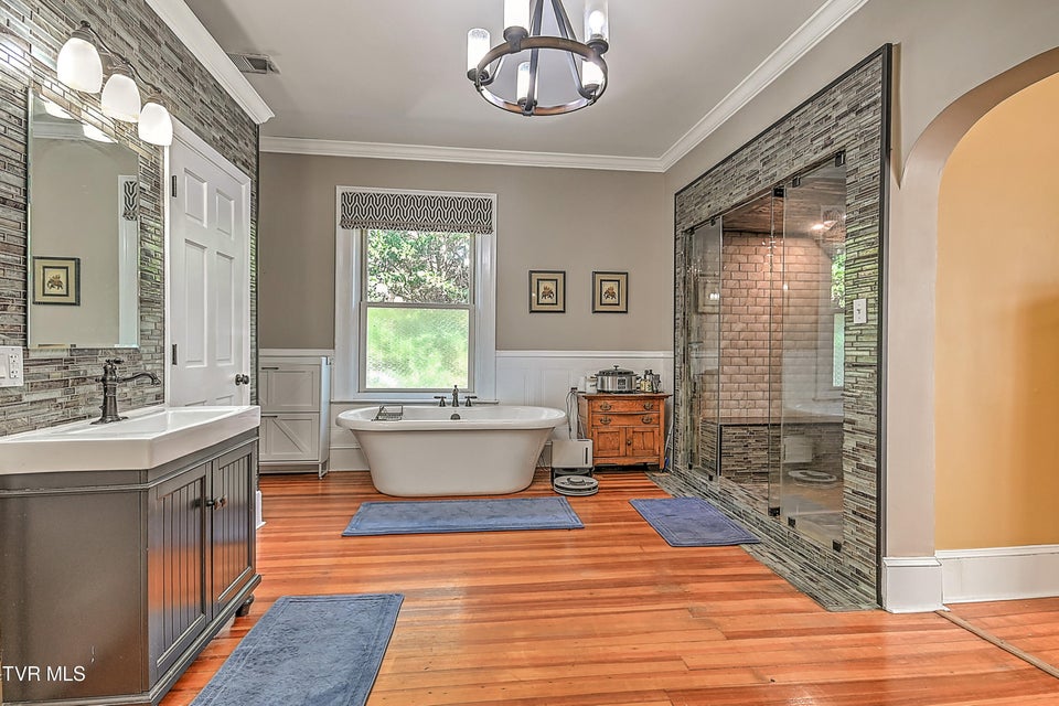 Photo #57: 529 Taylor Street