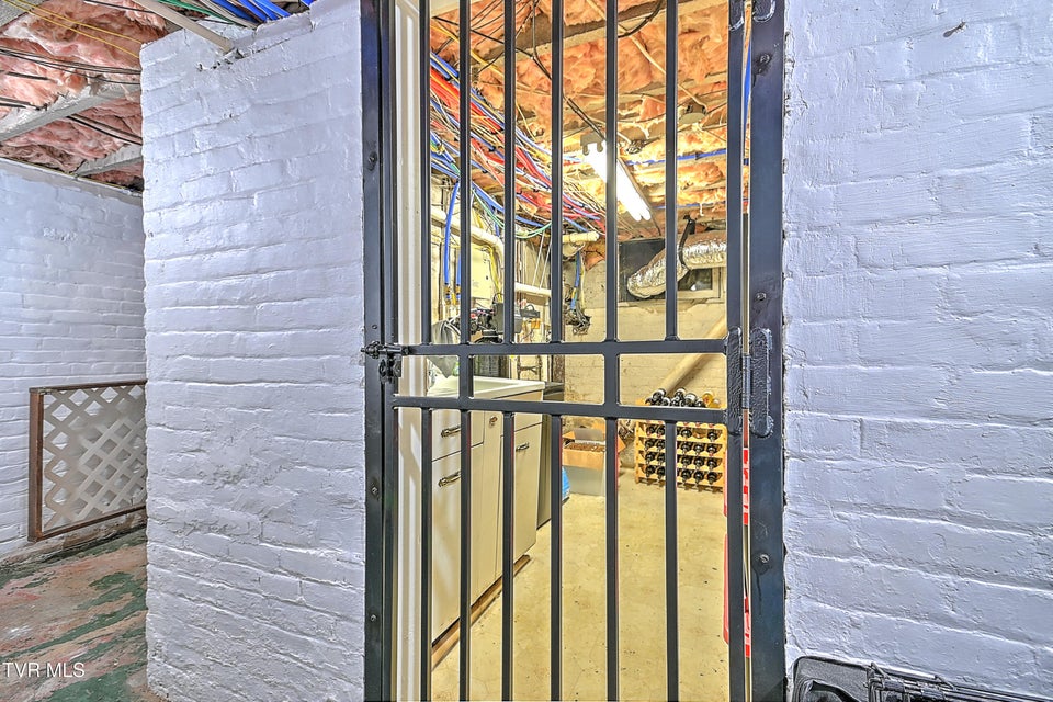 Photo #63: 529 Taylor Street