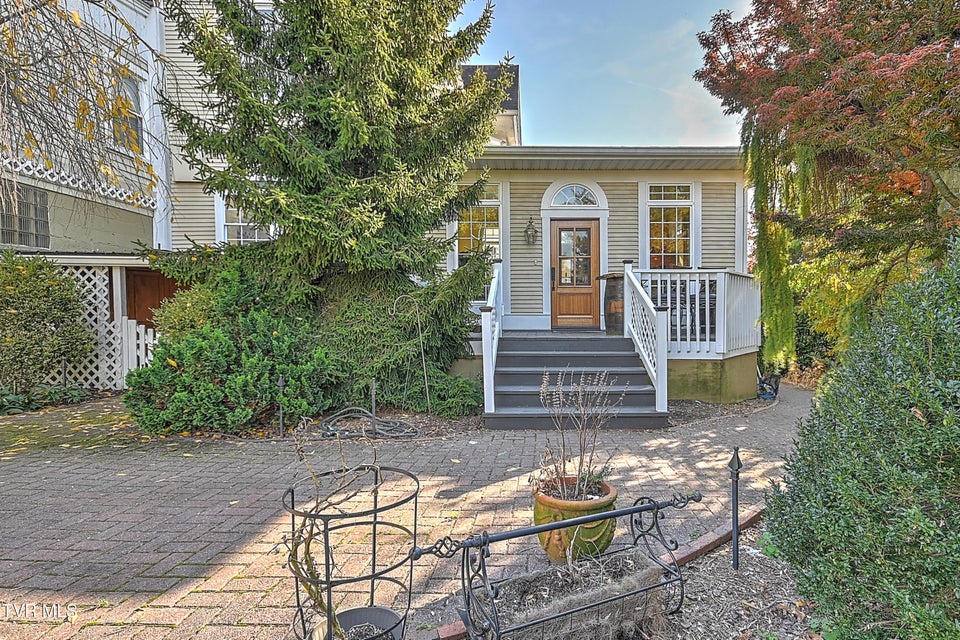 Photo #73: 529 Taylor Street