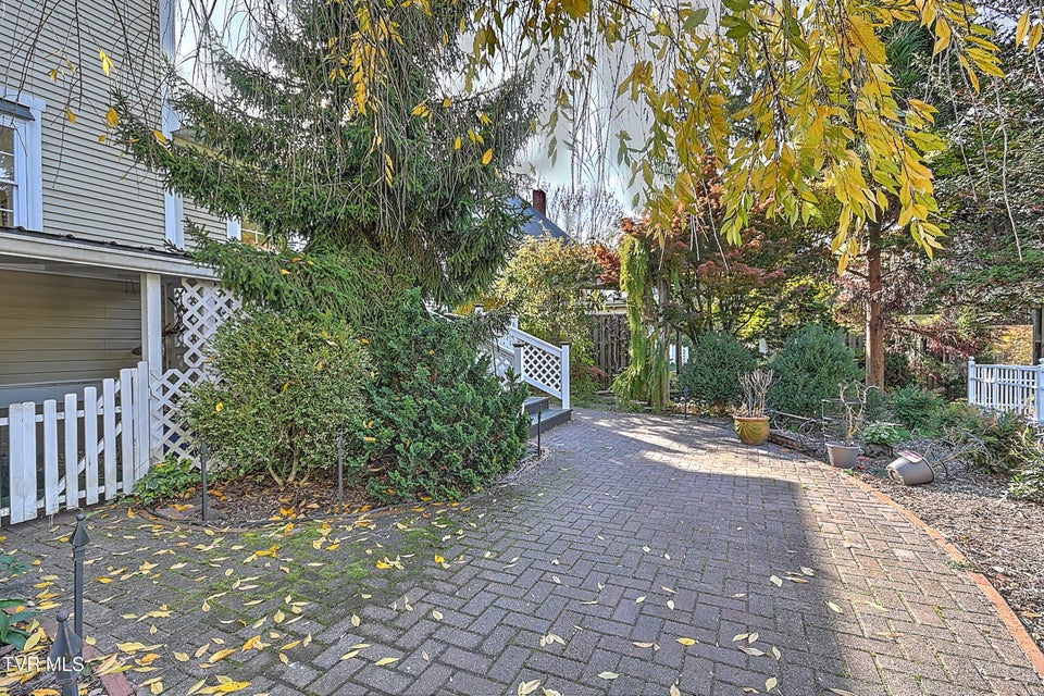 Photo #74: 529 Taylor Street