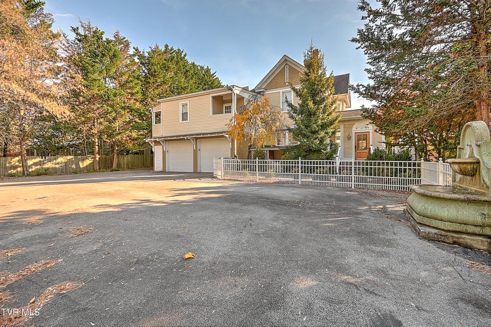 Photo #75: 529 Taylor Street