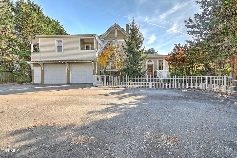 Photo #76: 529 Taylor Street