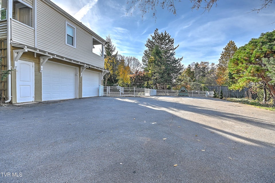 Photo #77: 529 Taylor Street