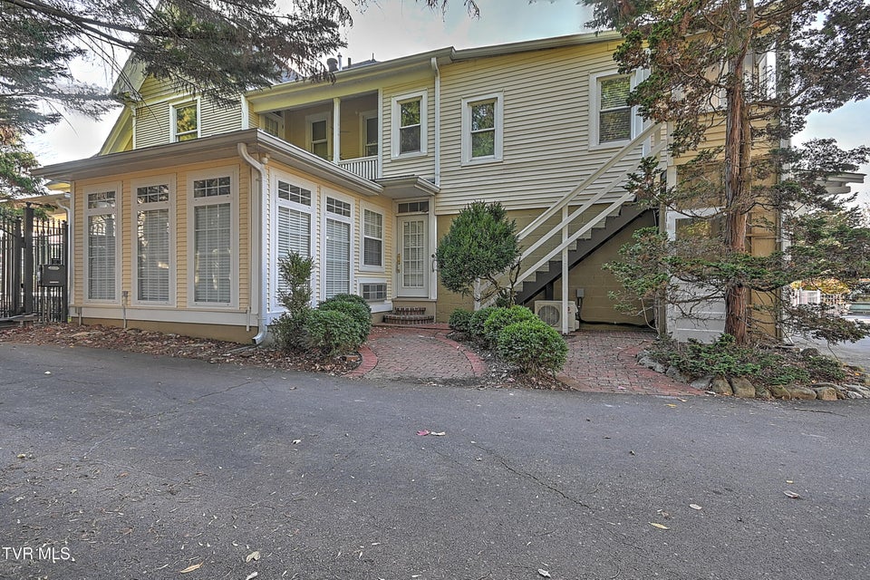 Photo #78: 529 Taylor Street