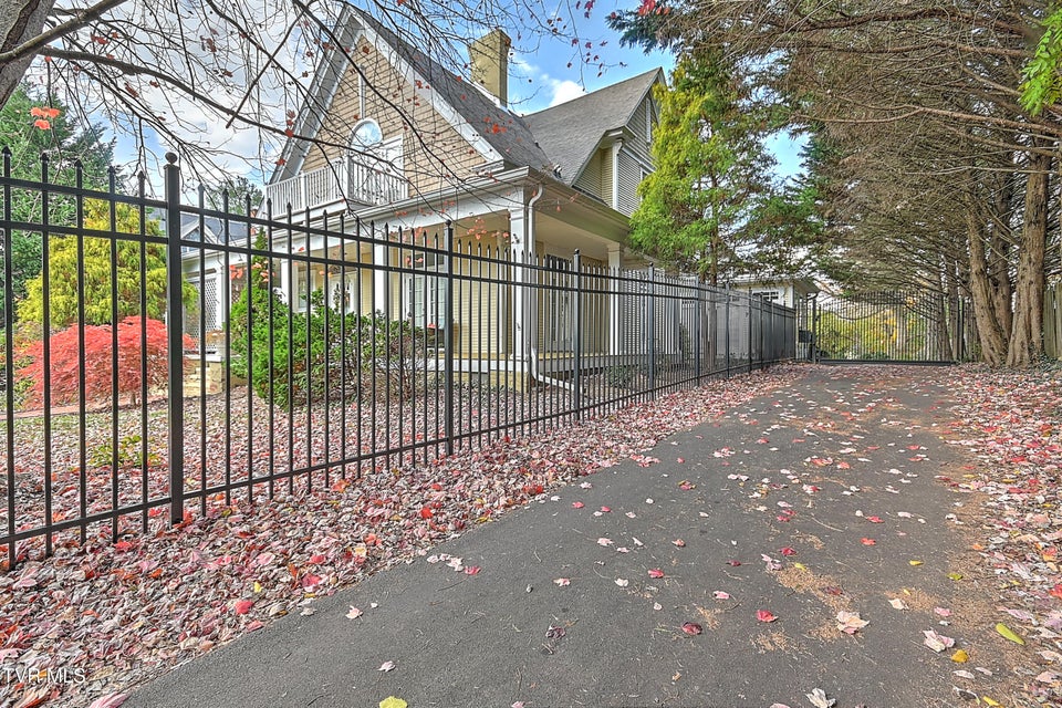 Photo #82: 529 Taylor Street