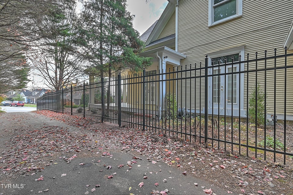 Photo #83: 529 Taylor Street