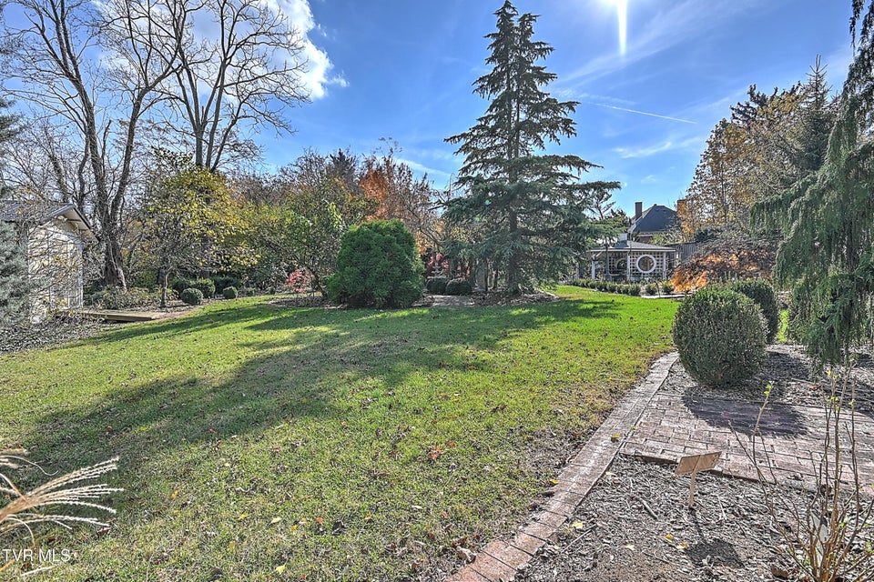 Photo #88: 529 Taylor Street