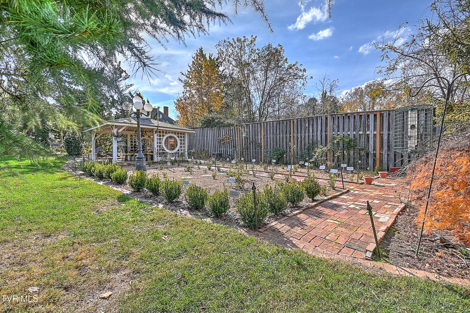 Photo #95: 529 Taylor Street