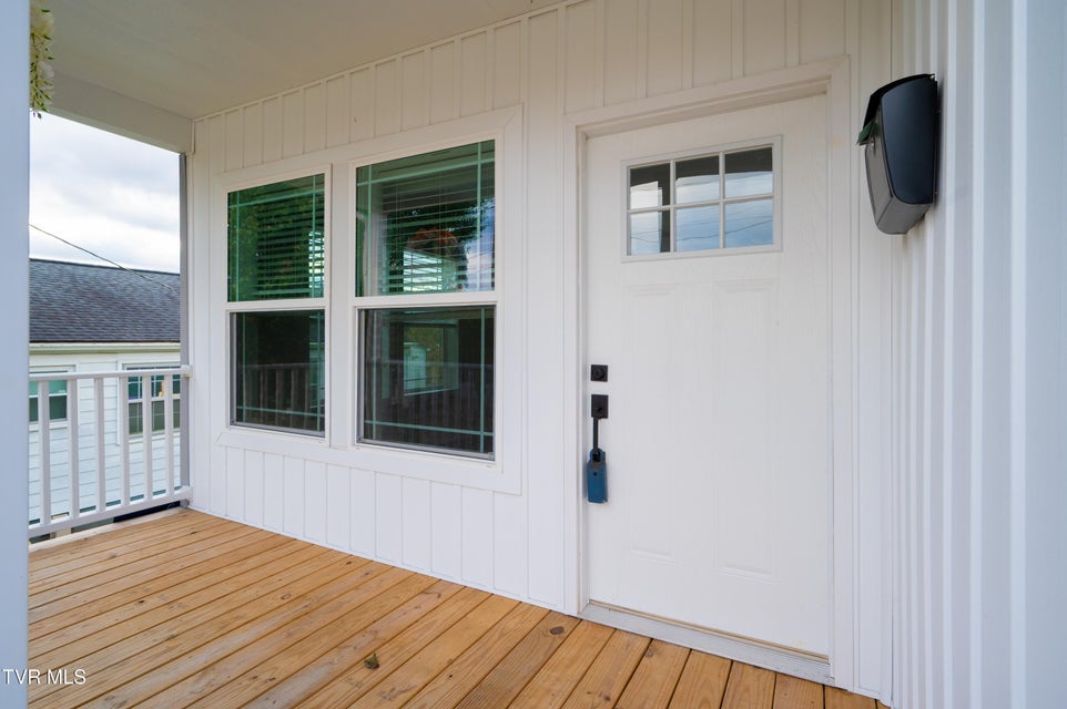 Photo #5: 830 Fairview Avenue