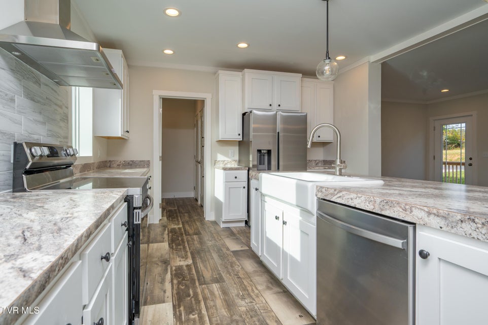 Photo #15: 830 Fairview Avenue