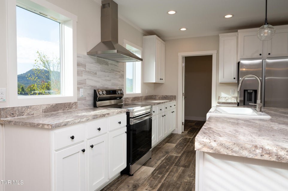 Photo #14: 830 Fairview Avenue