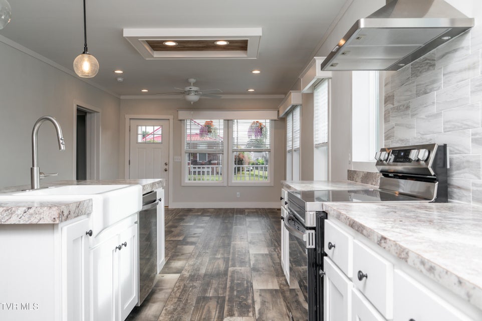 Photo #16: 830 Fairview Avenue