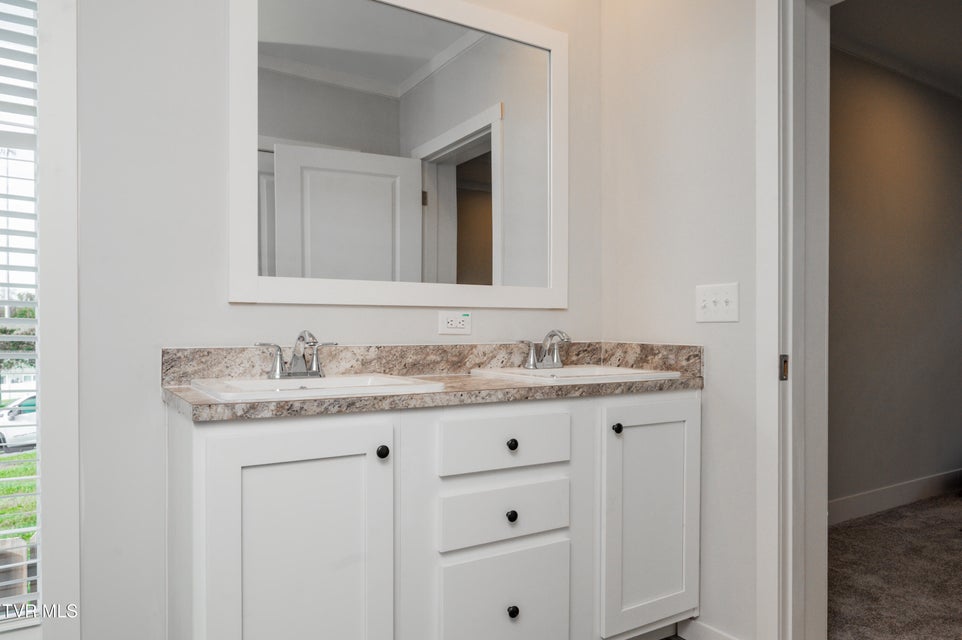 Photo #28: 830 Fairview Avenue