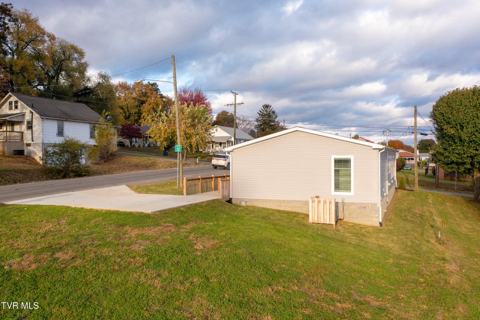 Photo #44: 830 Fairview Avenue