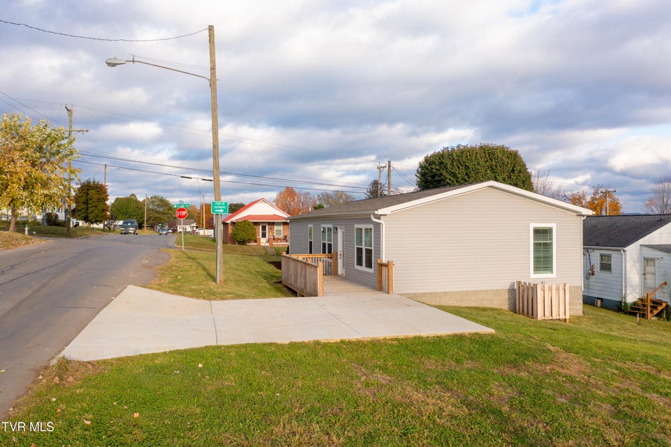 Photo #45: 830 Fairview Avenue