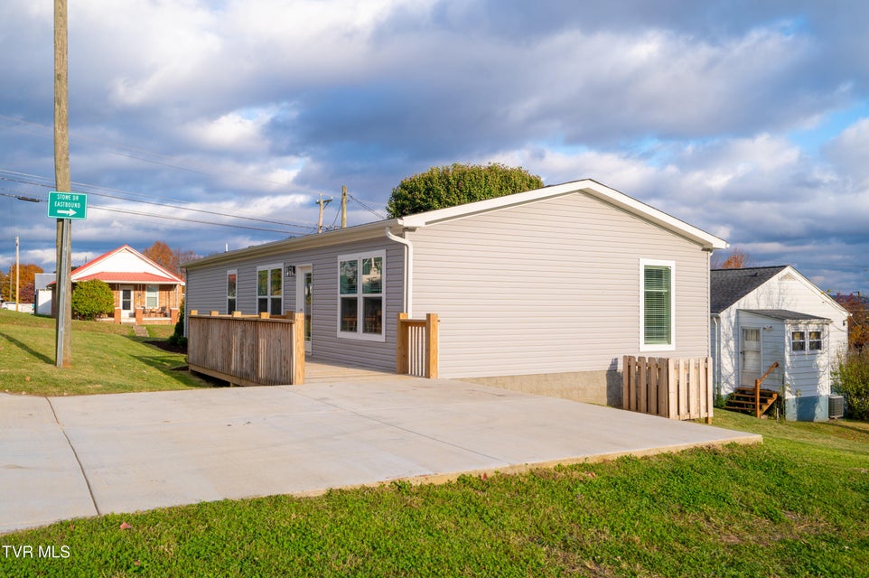 Photo #46: 830 Fairview Avenue