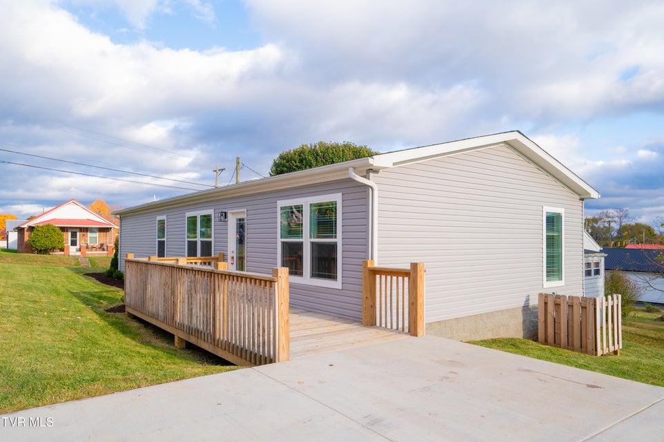 Photo #48: 830 Fairview Avenue