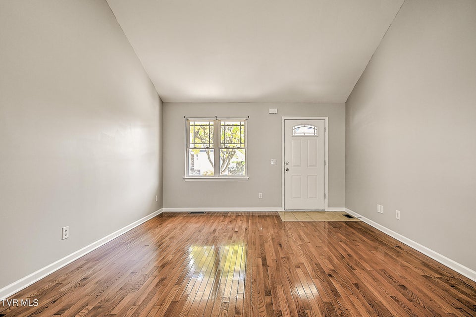 Photo #16: 527 Redstone Drive 