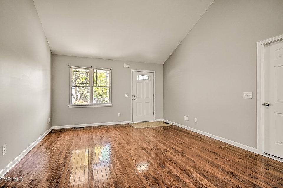 Photo #17: 527 Redstone Drive 