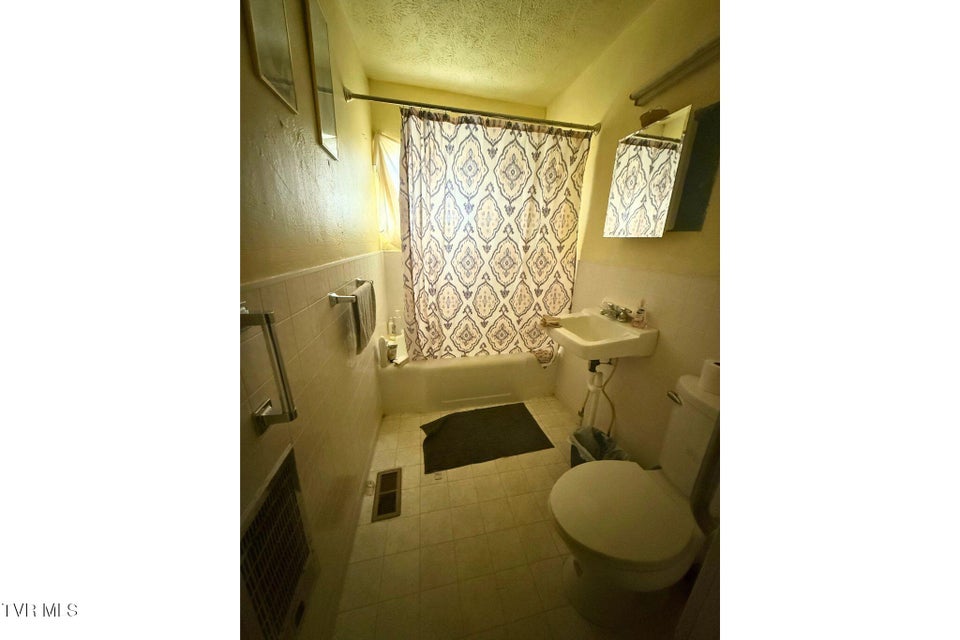 Photo #16: 106 Anderson Street