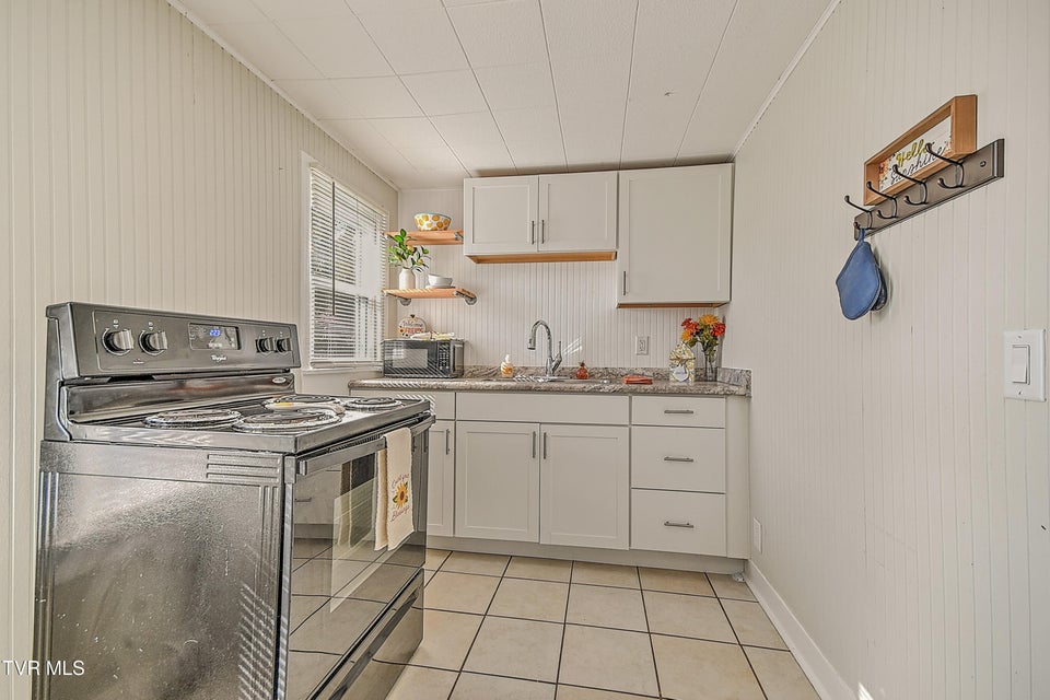 Photo #9: 1003 1/2 Watauga Avenue