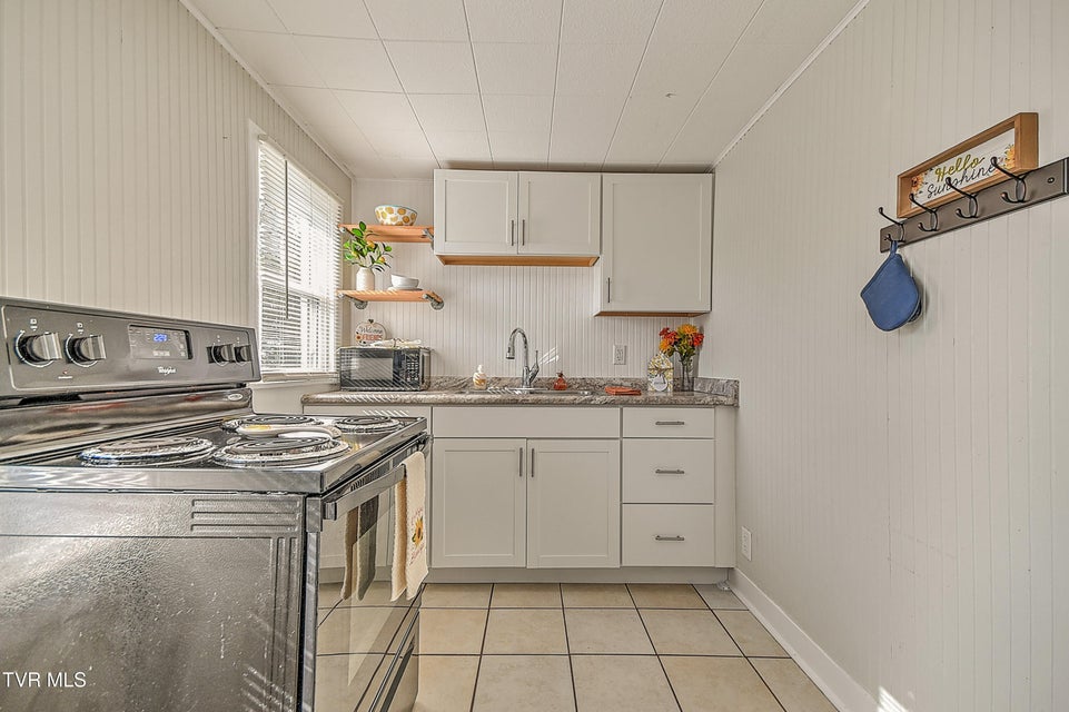 Photo #10: 1003 1/2 Watauga Avenue