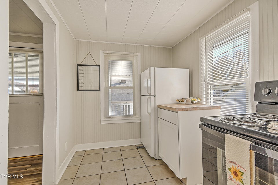 Photo #11: 1003 1/2 Watauga Avenue